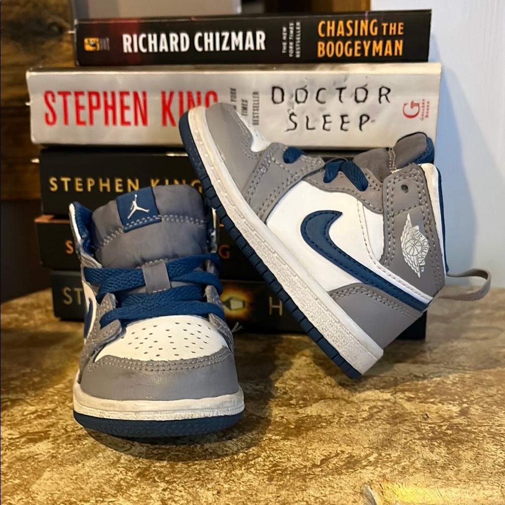 Nike Jordan 1 OG Retro High Top Sneakers kids 5C
